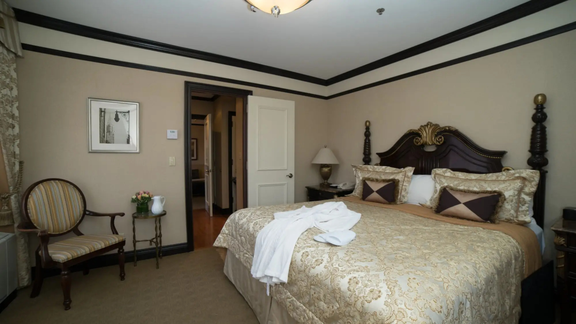 Photo - The Lucerne Hotel