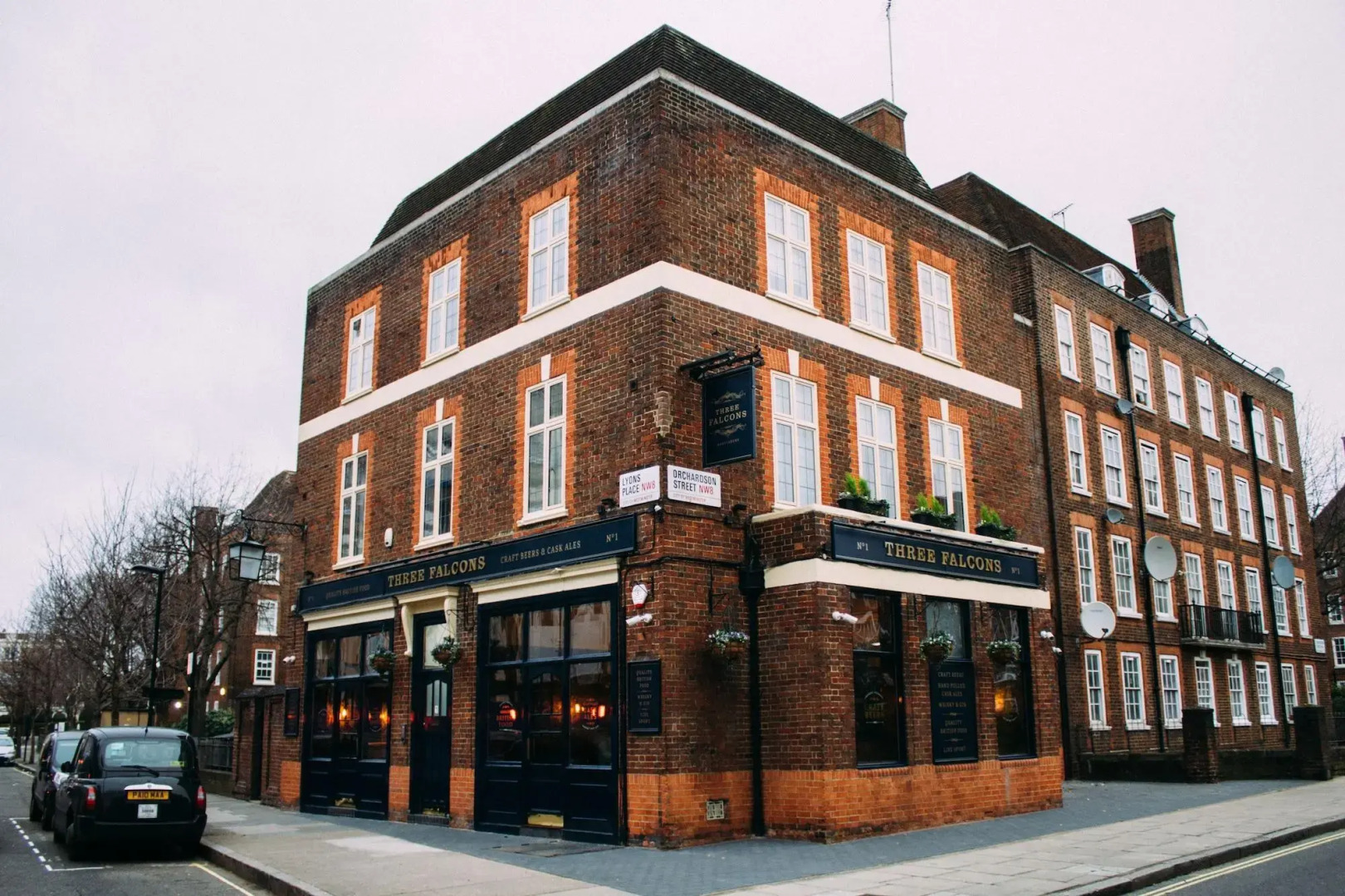 Foto - Three Falcons