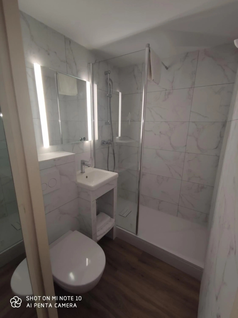 Foto - Brit Hotel Confort Nîmes Ouest - A9 sortie 25