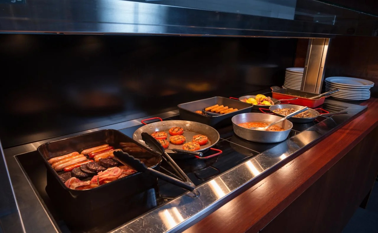 Photo - West Plaza Hotel