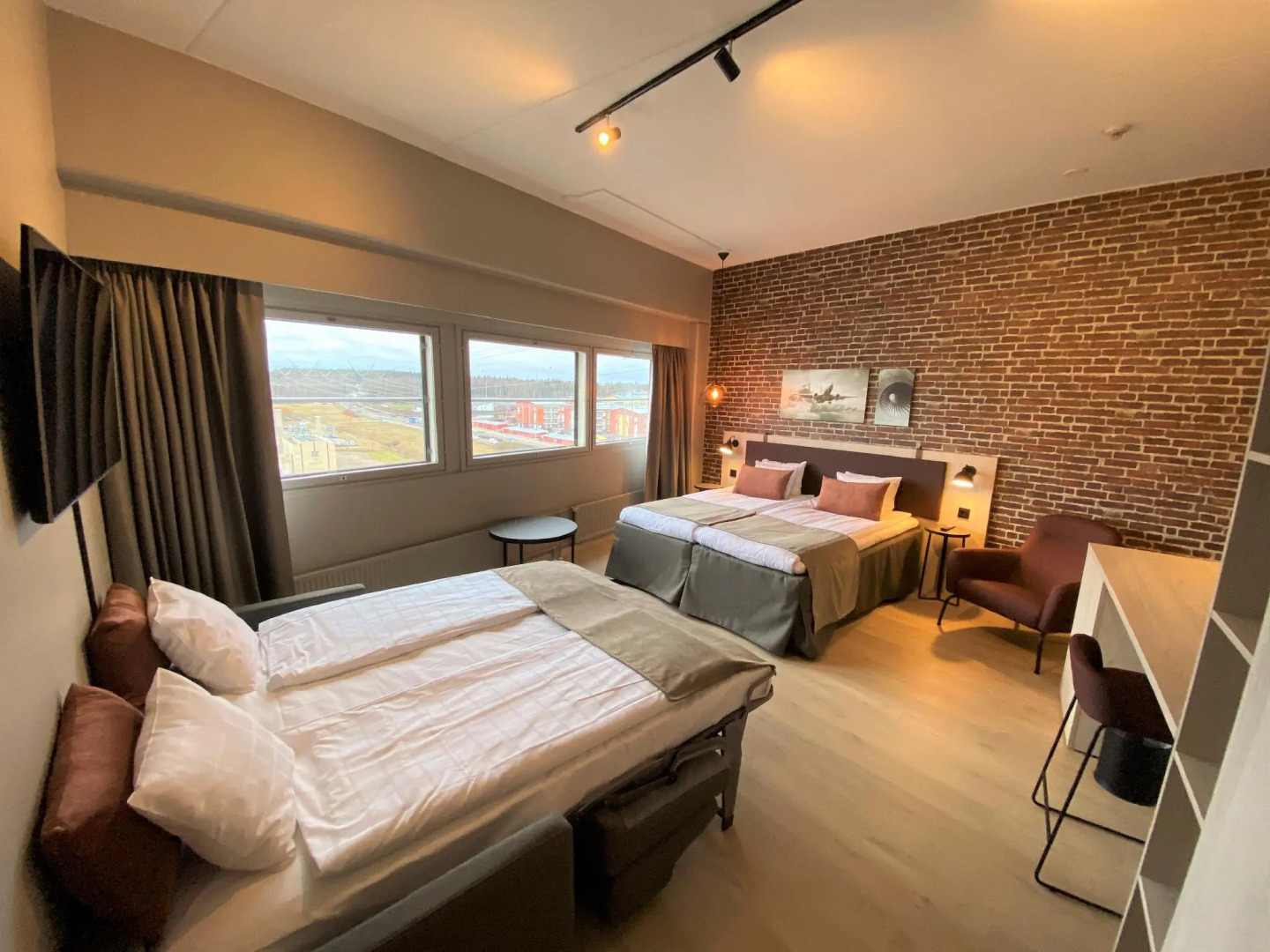 Photo - Skyline Airport Hotel