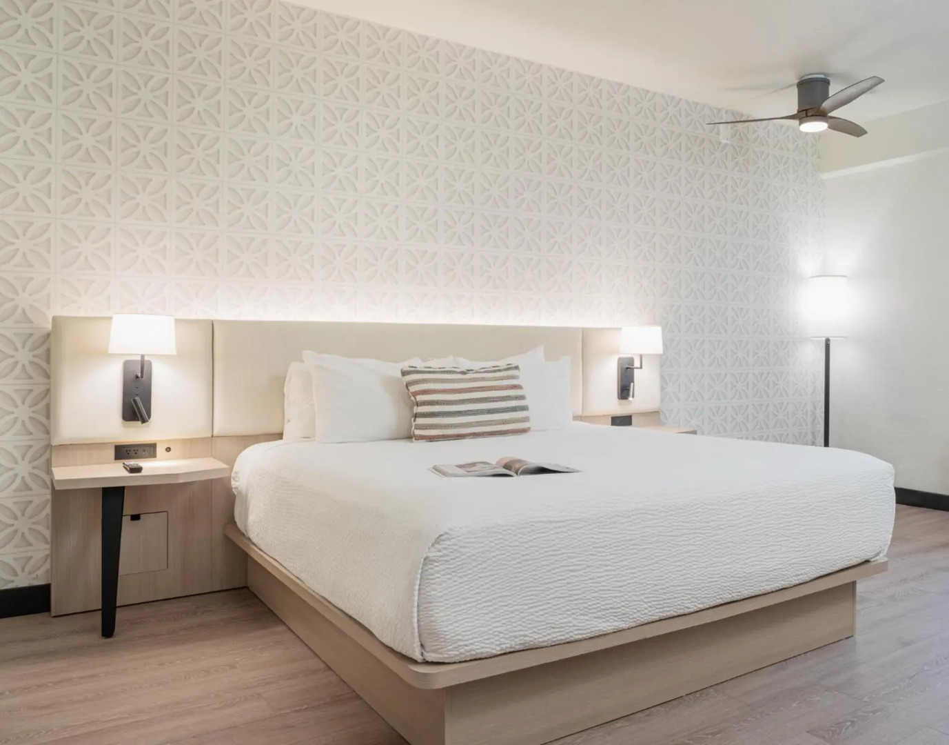 Photo - Palm Mountain Resort & Spa