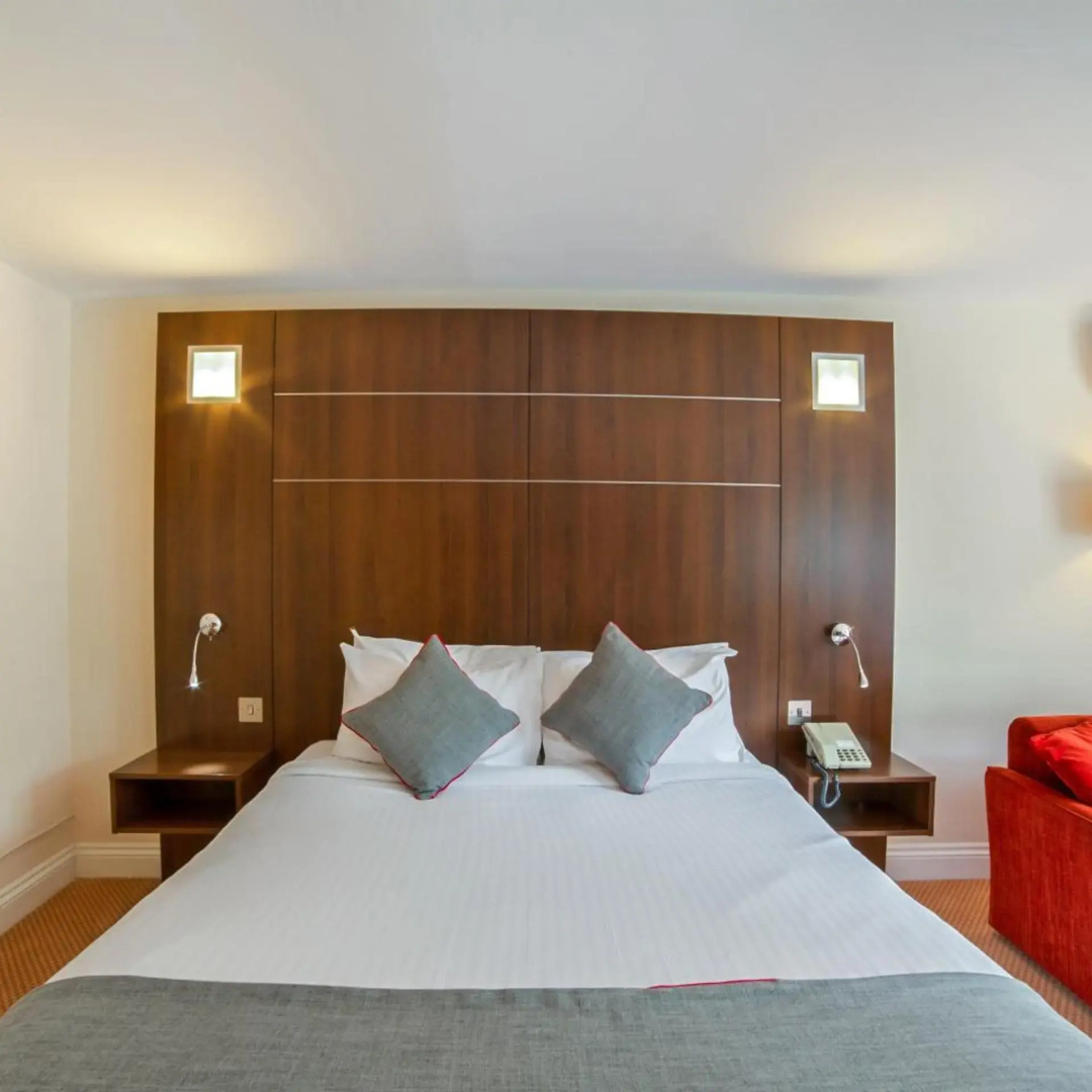 Photo - OYO The Bridge House Hotel