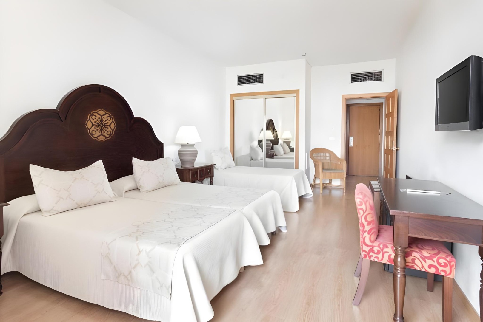 Photo - HC Hotel Magec