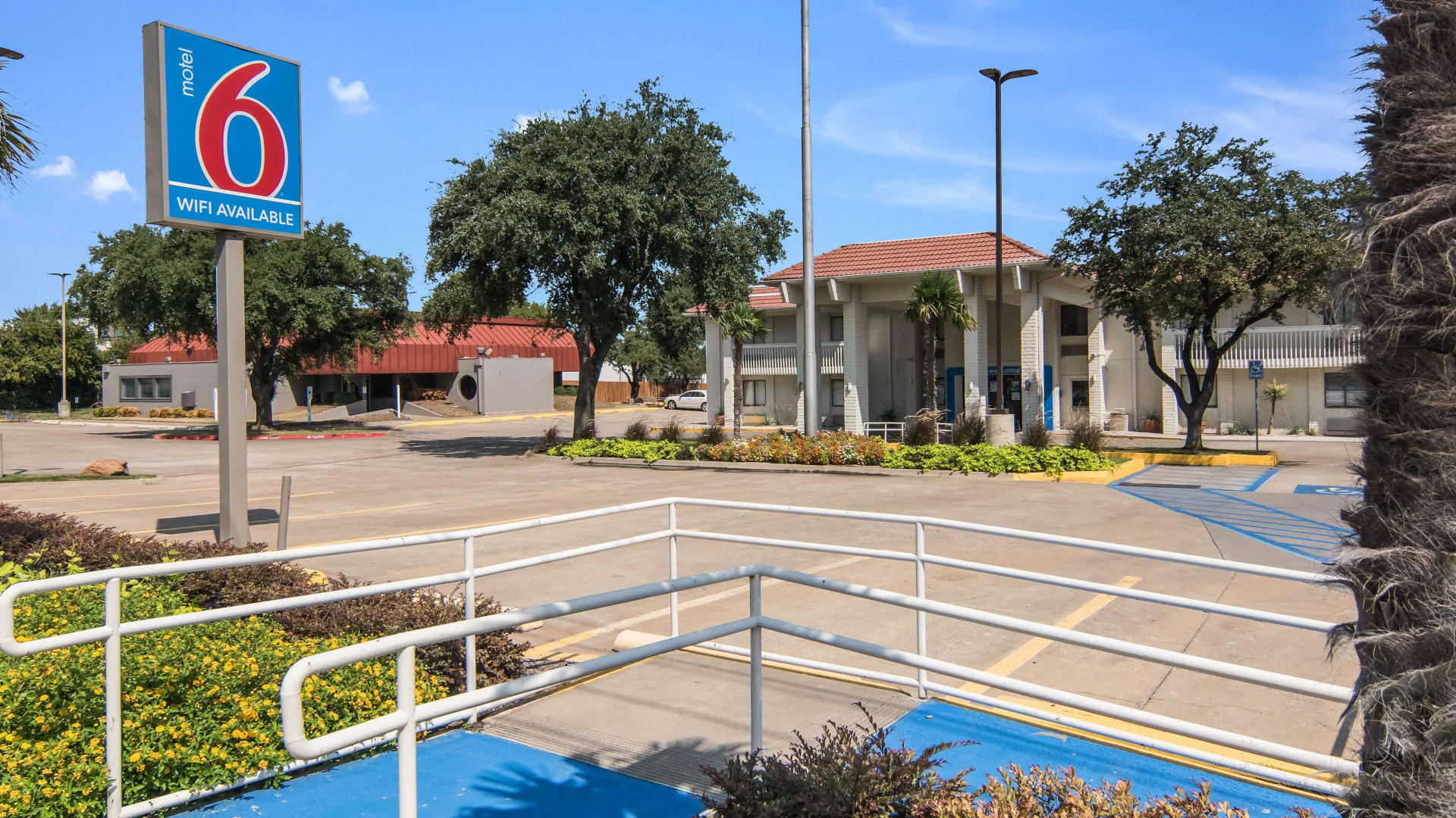 Photo - Motel 6-Addison, TX - Dallas