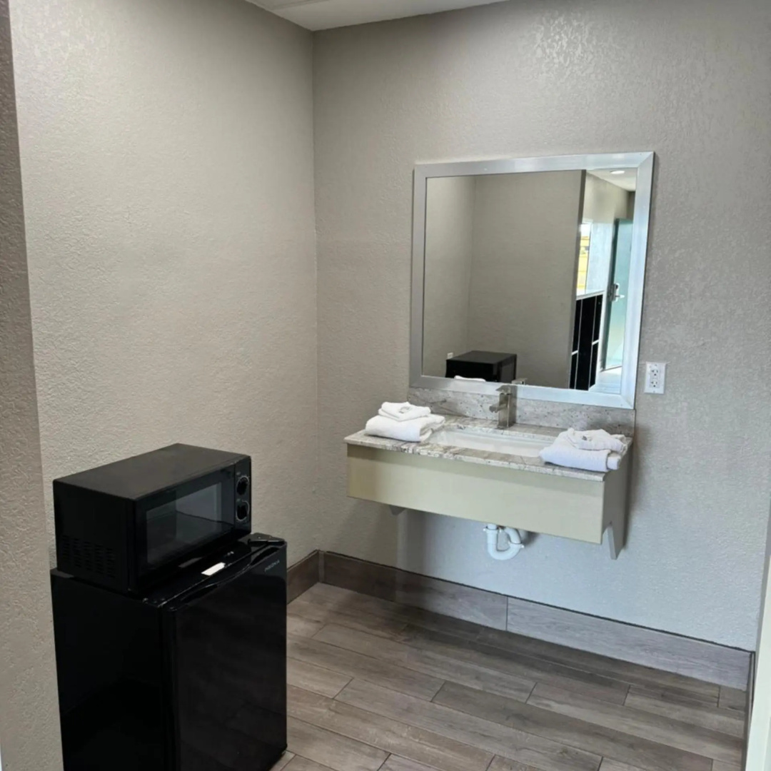 Photo - Nola Inn & Suites
