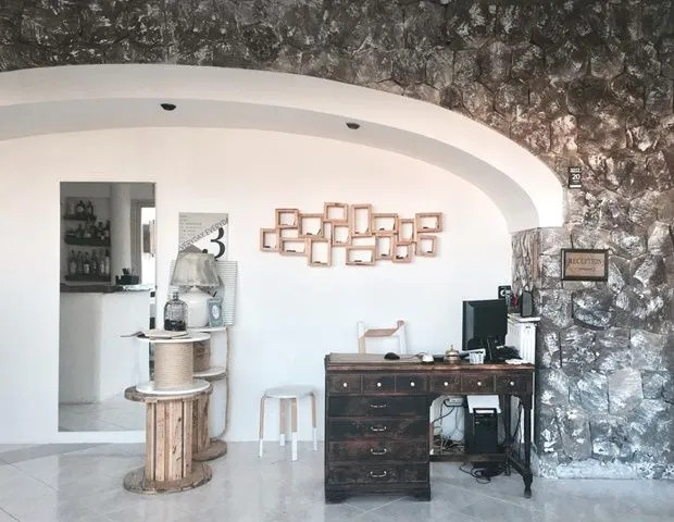 Foto - Black Market Hotel