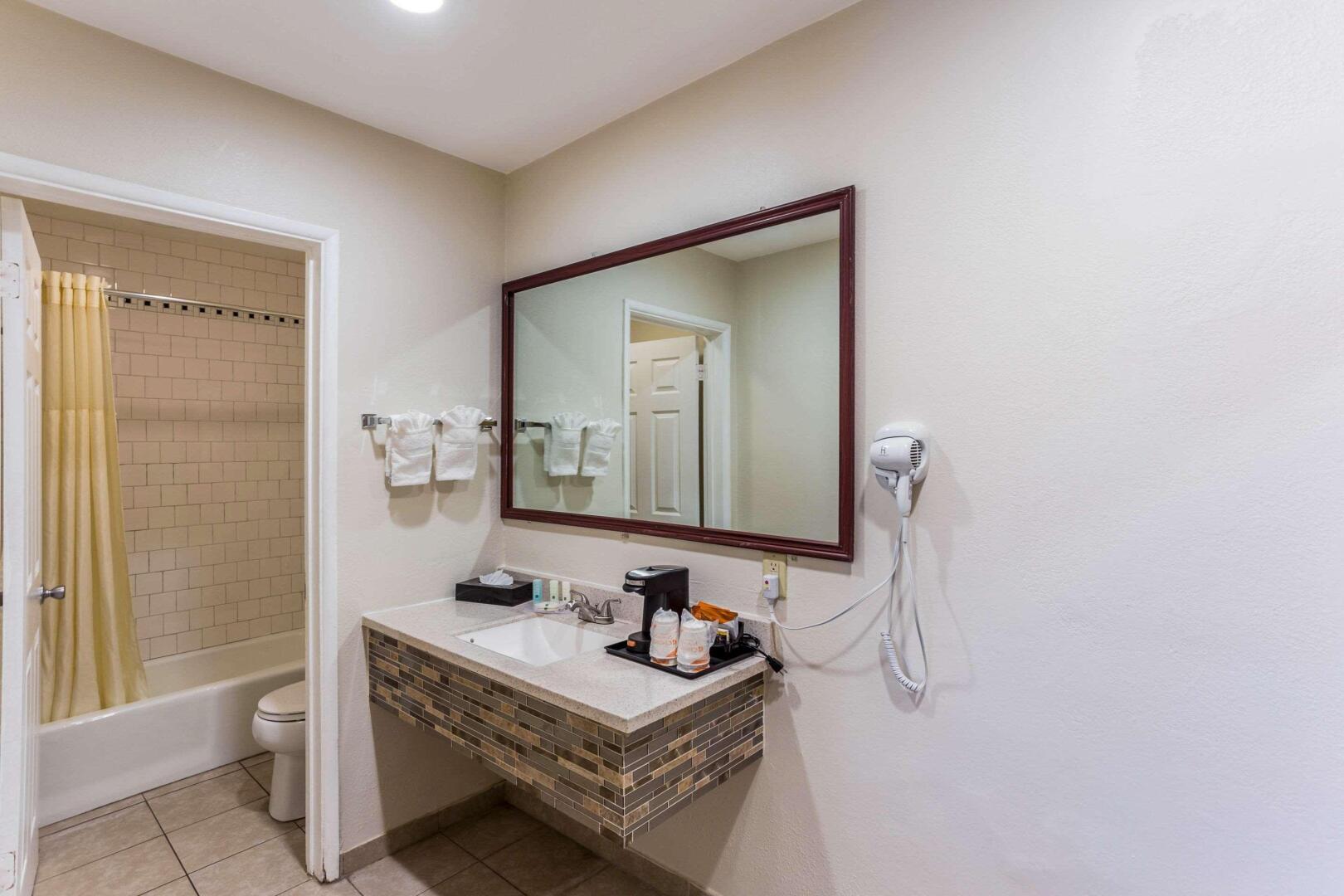 Photo - Escondido Inn