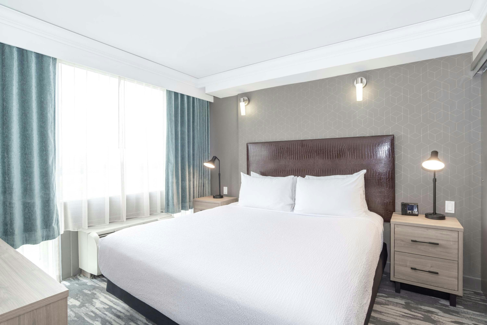 Photo - Sandman Signature Toronto Airport Hotel