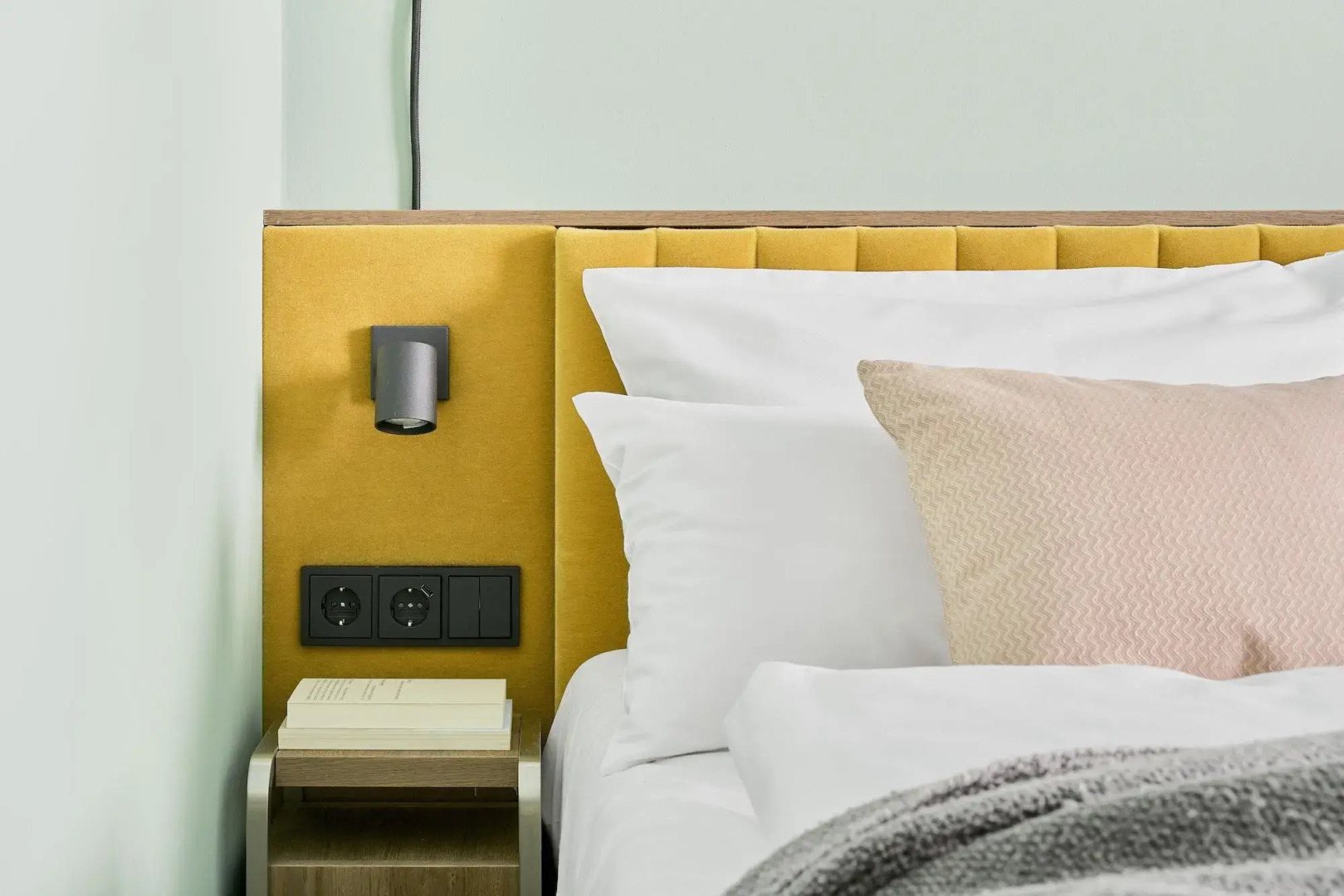 Photo - Schwan Locke