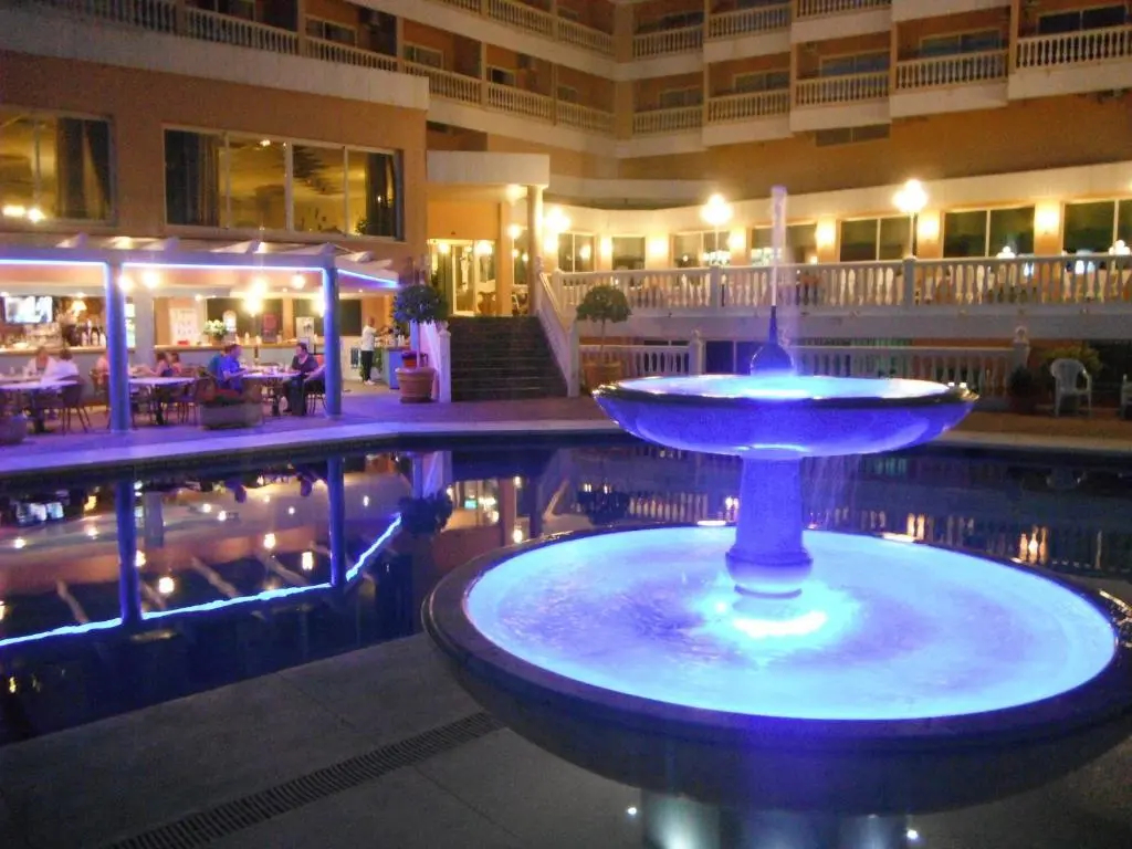 Photo - Hotel Parasol by Dorobe