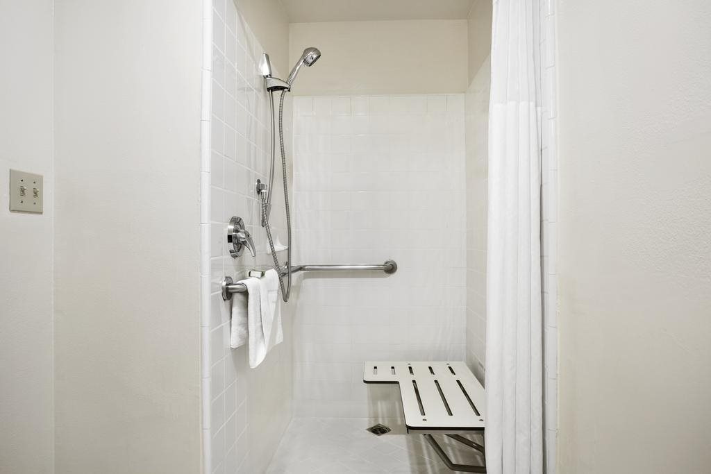 Photo - SureStay Hotel by Best Western Santa Monica