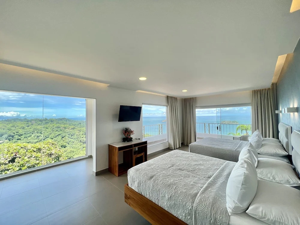 Photo - La Mariposa Hotel