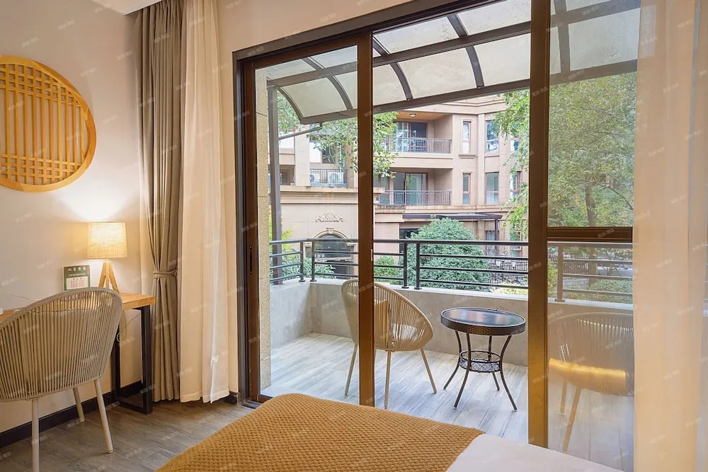 Room-heinemann Hotel Courtyard or Terrac