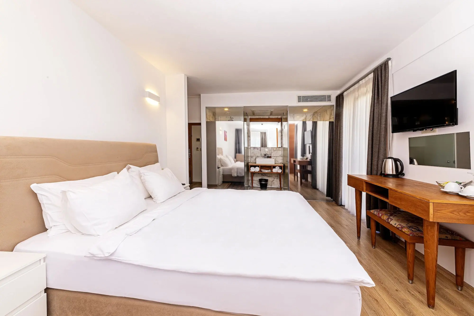 Photo - Neda Hotel