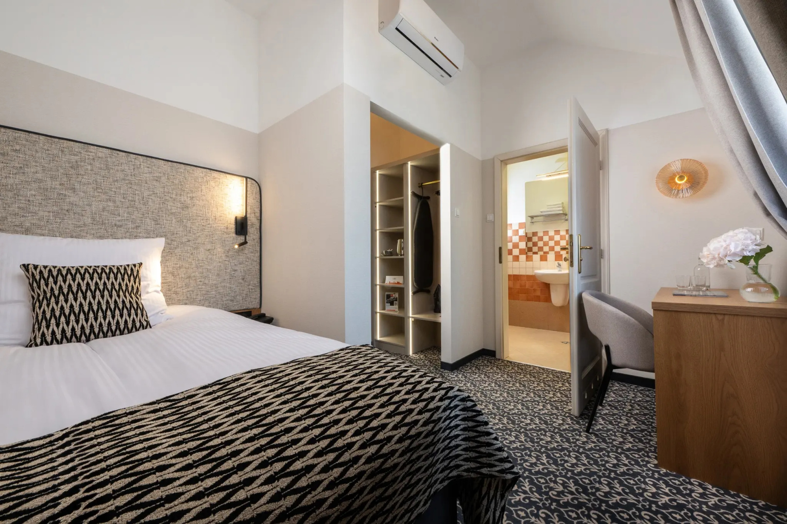 Photo - Palladian Hotel