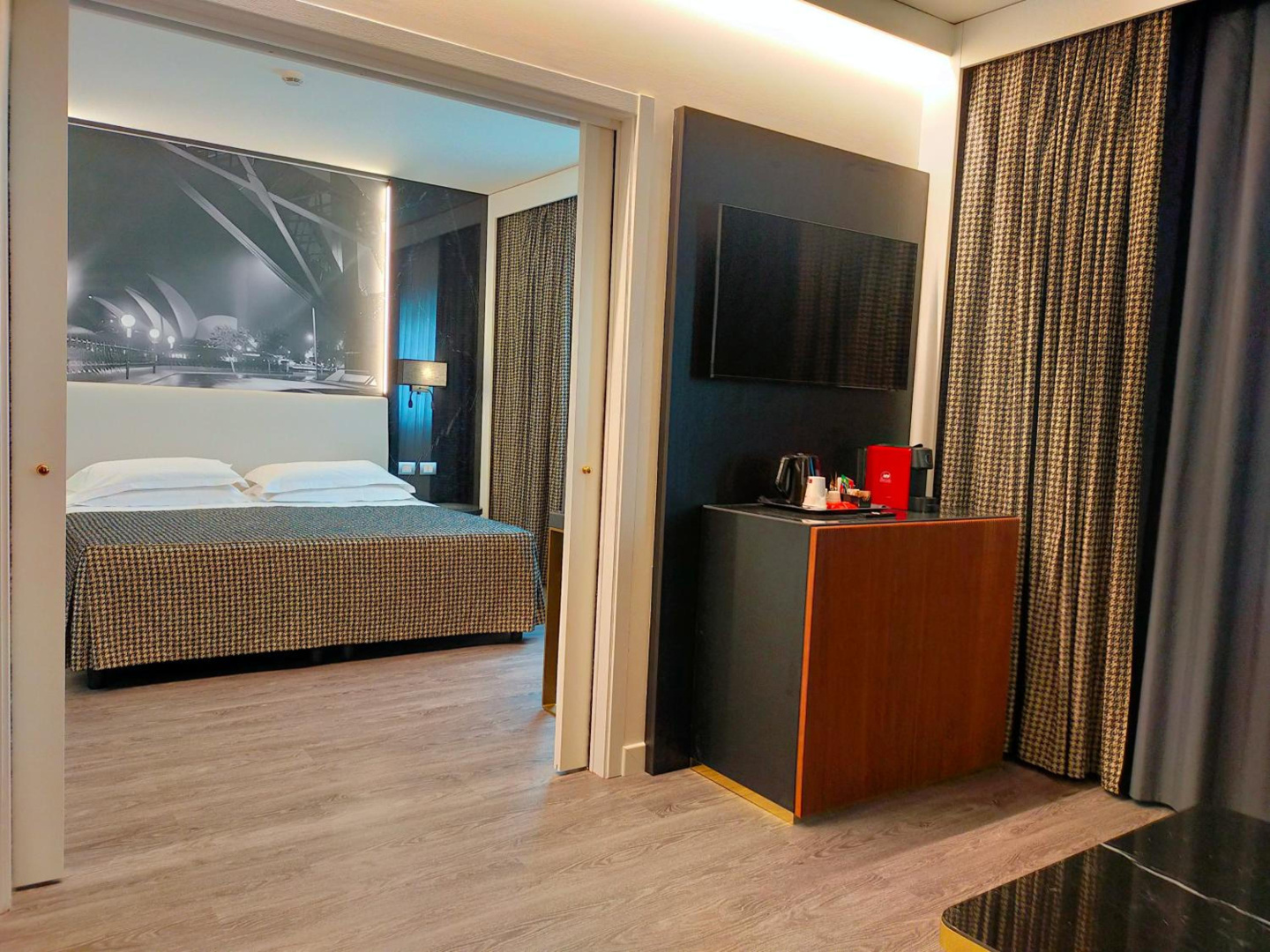 Photo - The Sydney Hotel