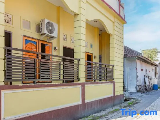 SN Guest House near Trans Studio Mall