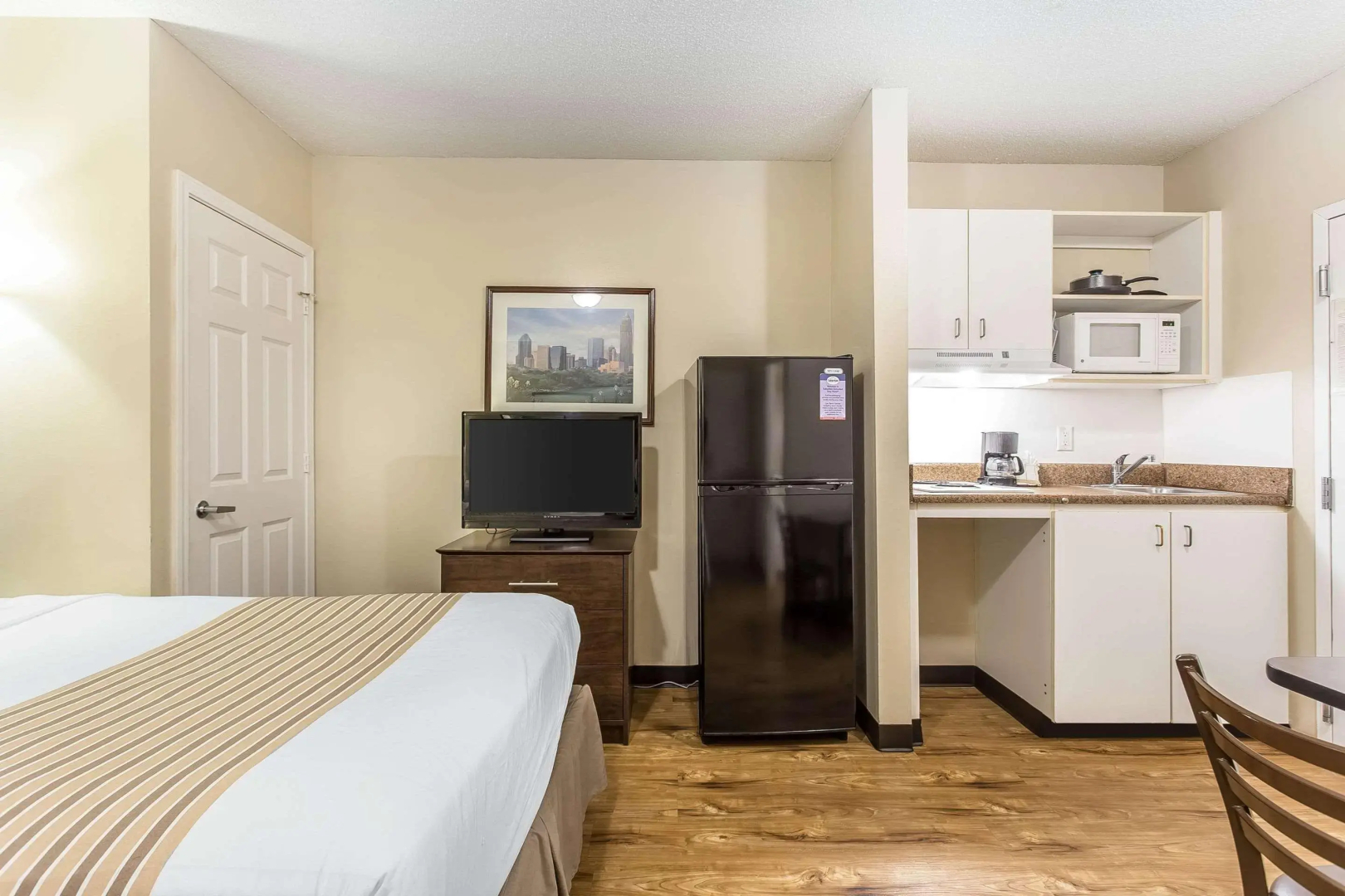 Photo - Suburban Studios near University of North Carolina-Charlotte