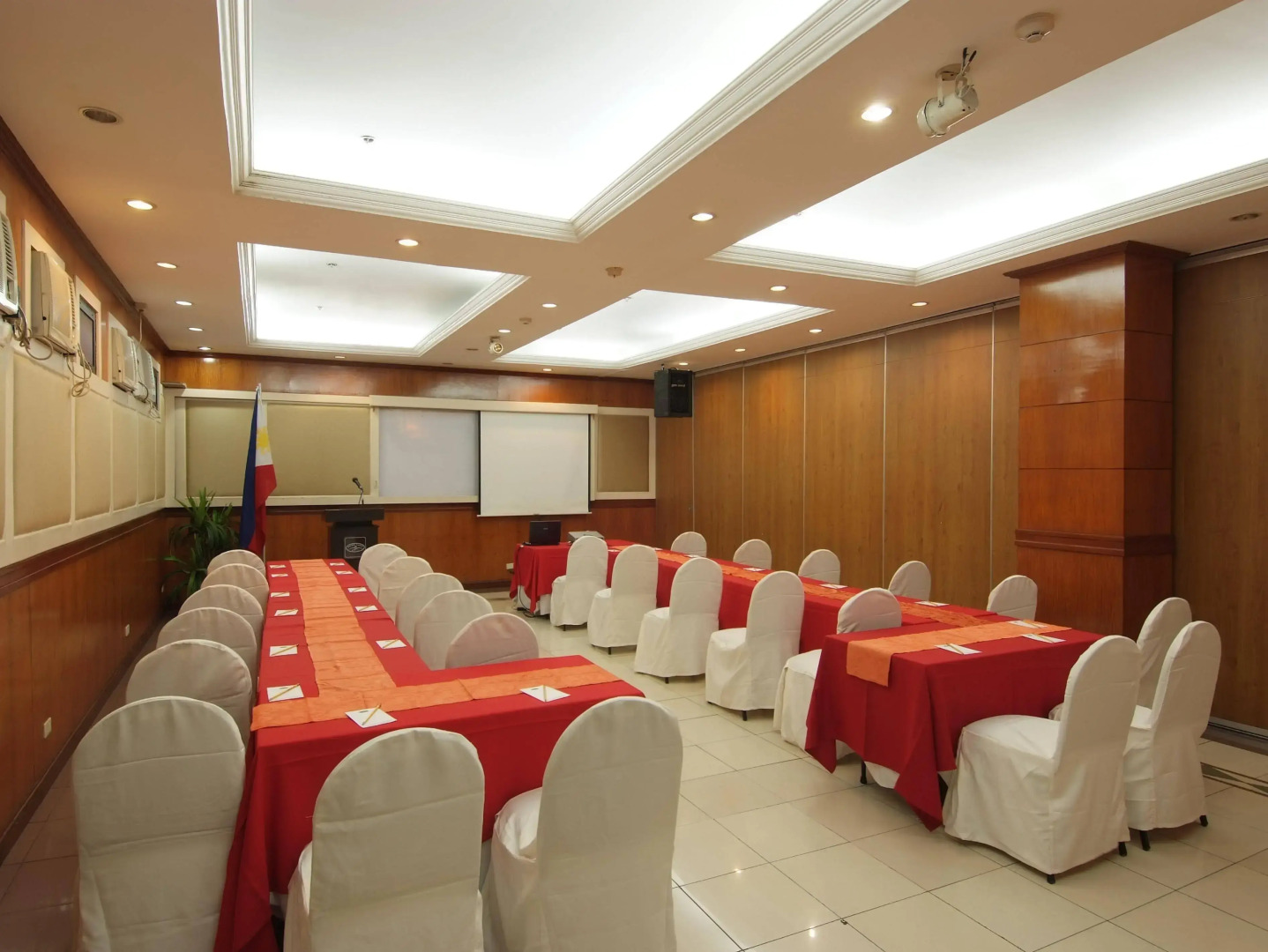 Photo - Golden Valley Hotel