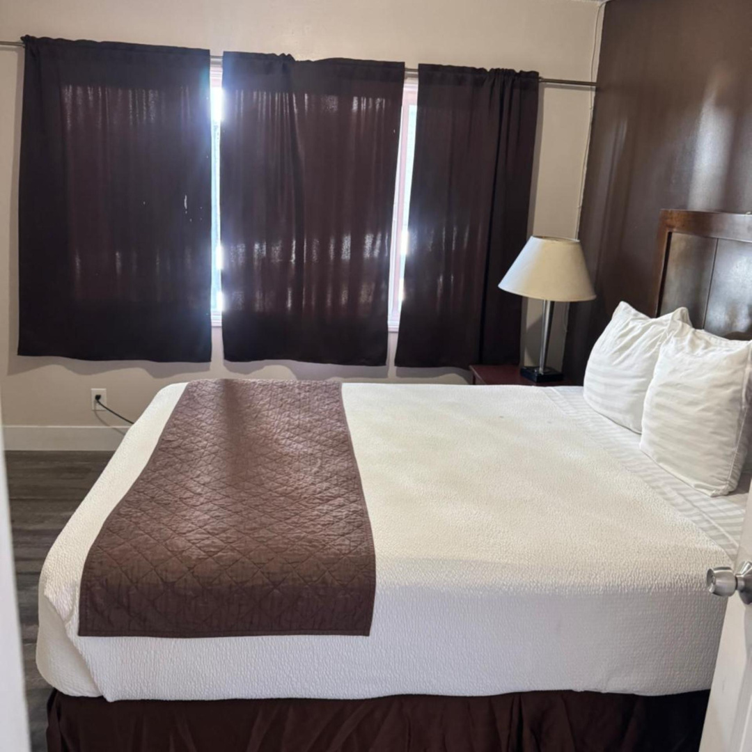 Photo - Holiday Lodge