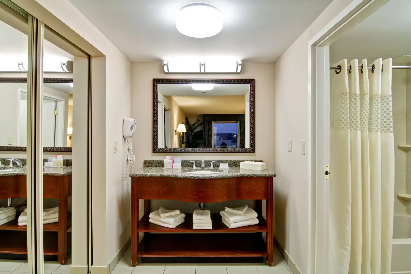 Photo - Hampton Inn & Suites Guelph