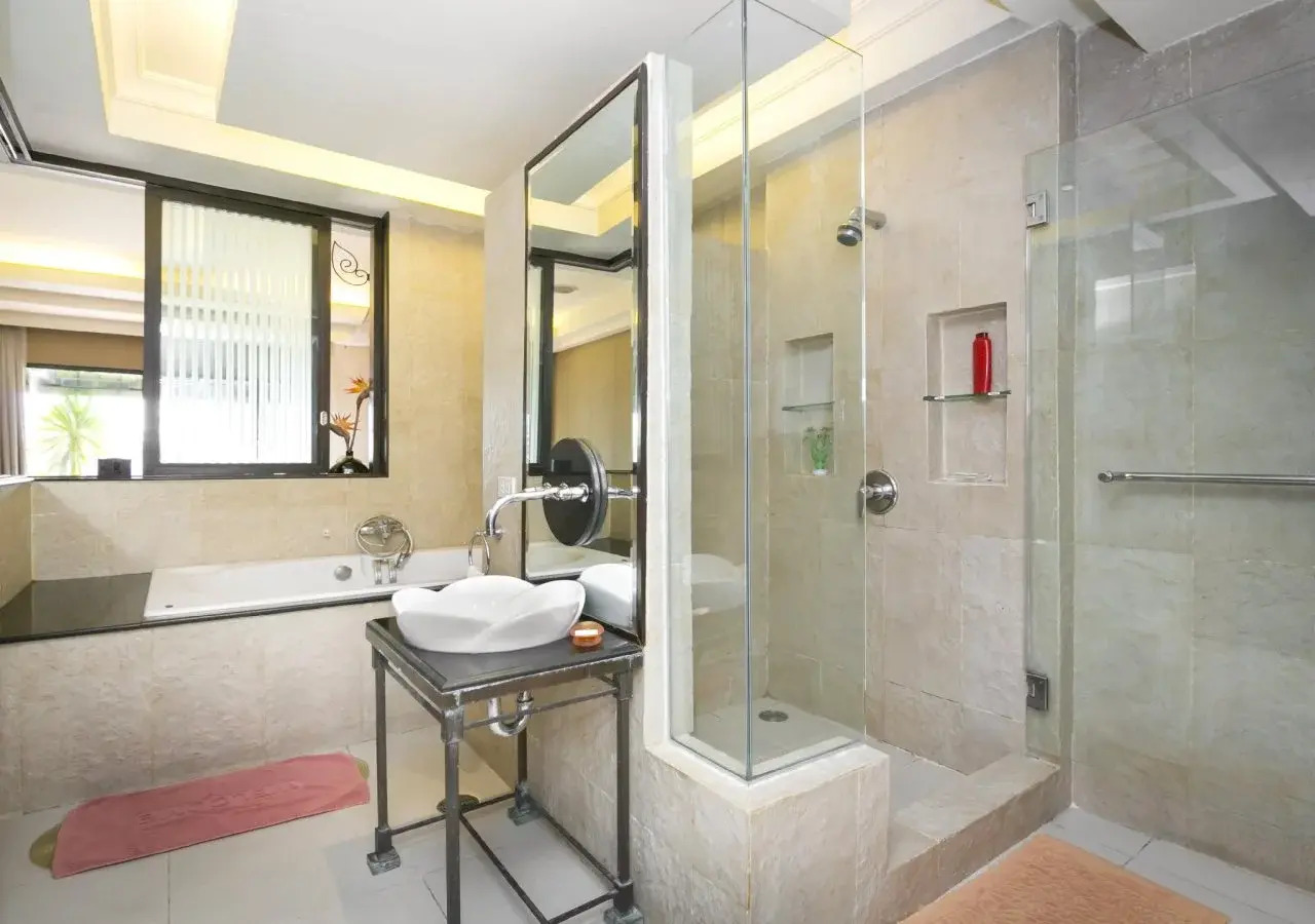 Photo - Twin Towers Hotel