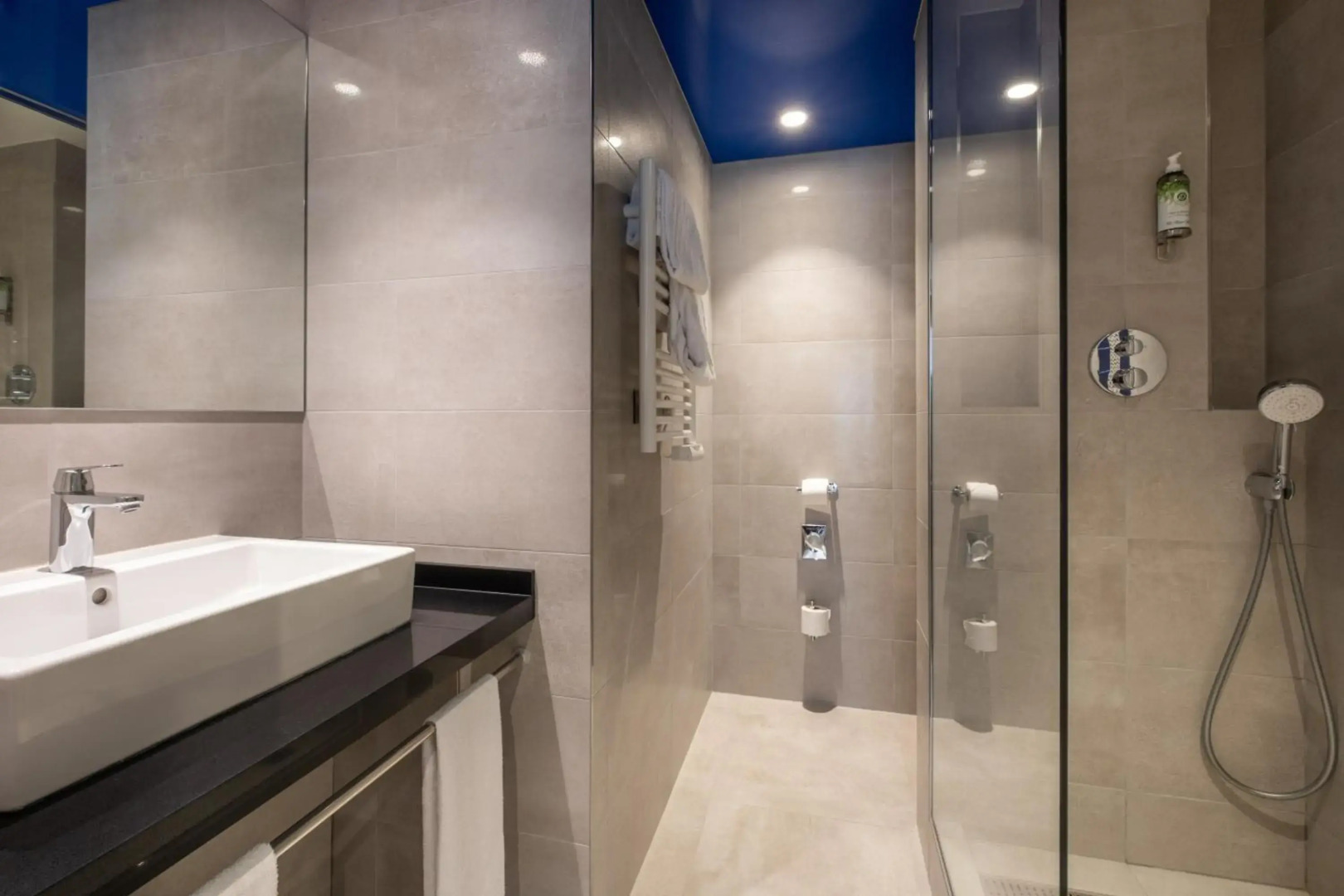 Photo - Summit Pavilion Hotel