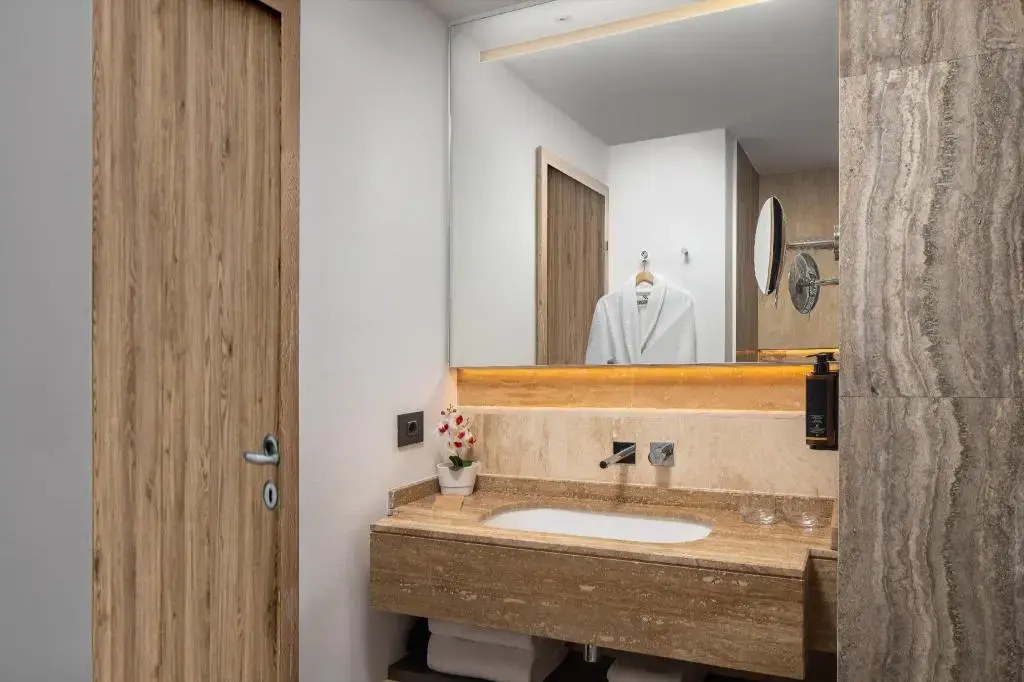 Photo - Mercure Conacul Cozieni