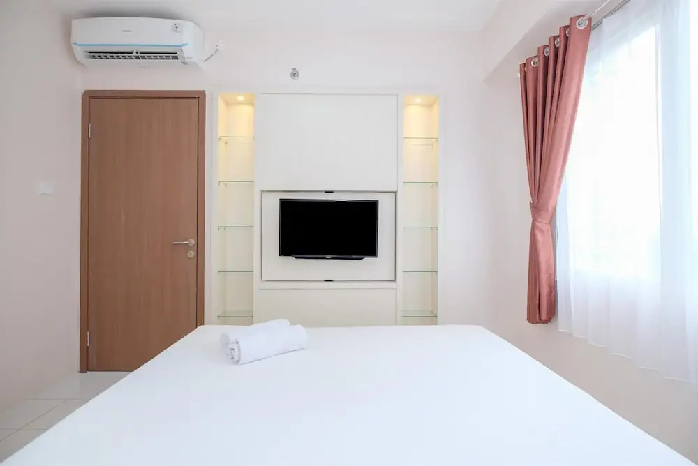 Comfort 2BR at 15th Floor Podomoro Golf View Apartment