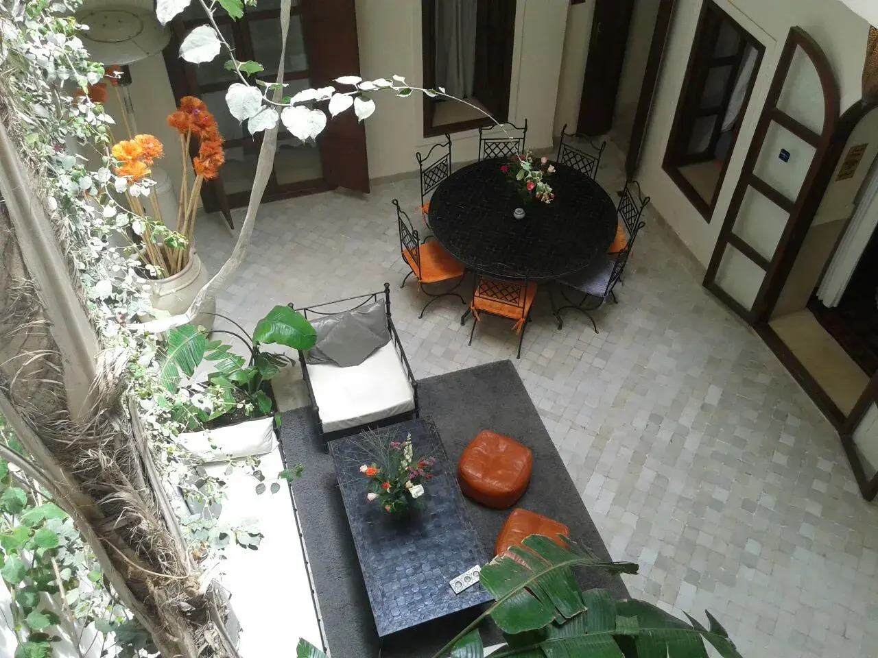 Photo - Riad white flowers