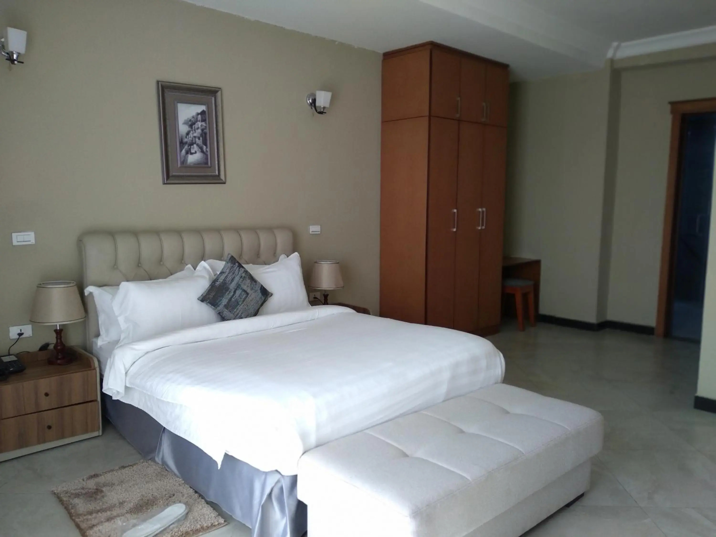 Photo - Daisy Hotel