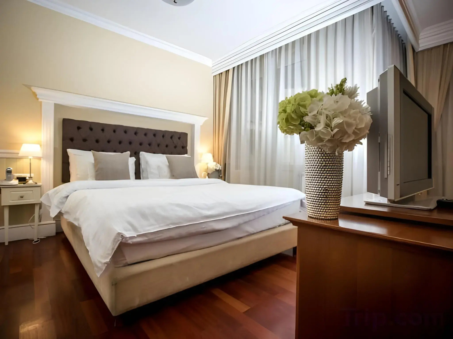 Foto - Queen's Court Hotel & Residence