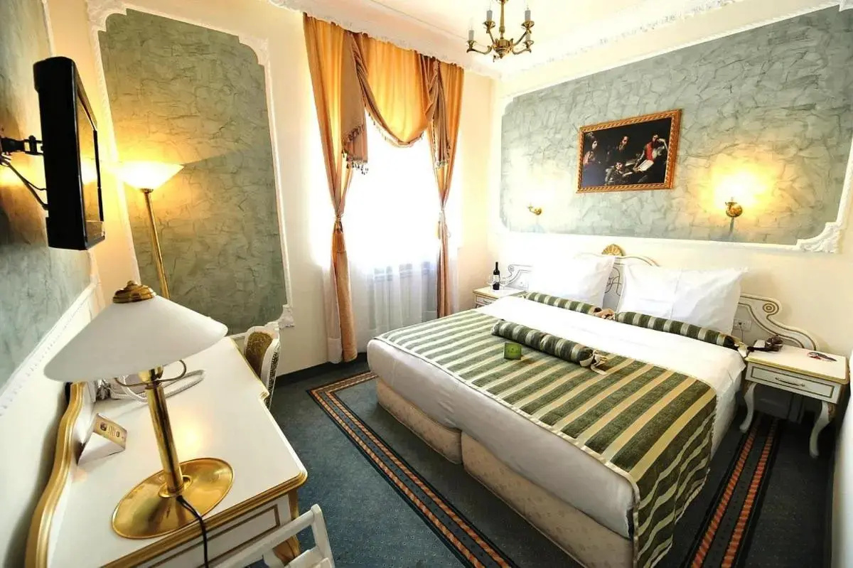 Photo - Queen's Astoria Design Hotel