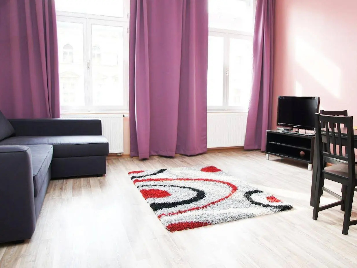 Photo - Royal Court Legerova