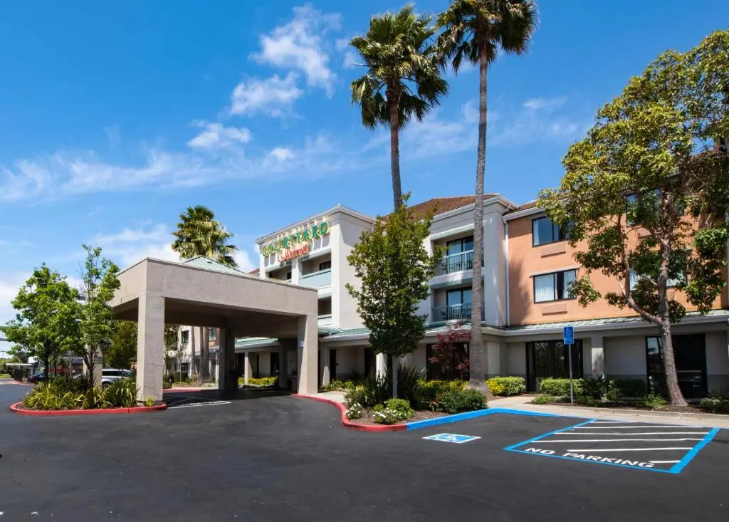 Photo - Courtyard by Marriott Oakland Airport