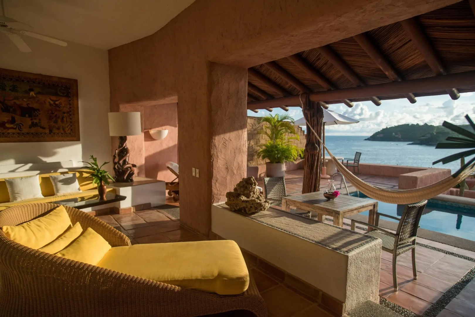 Photo - La Casa Que Canta