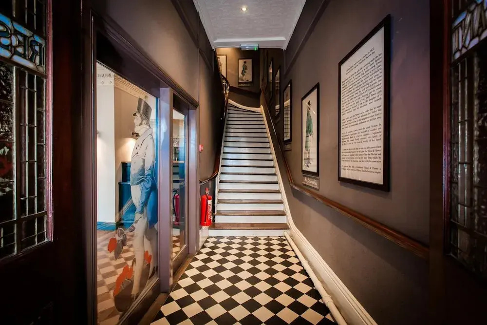 Foto - Hand & Flower