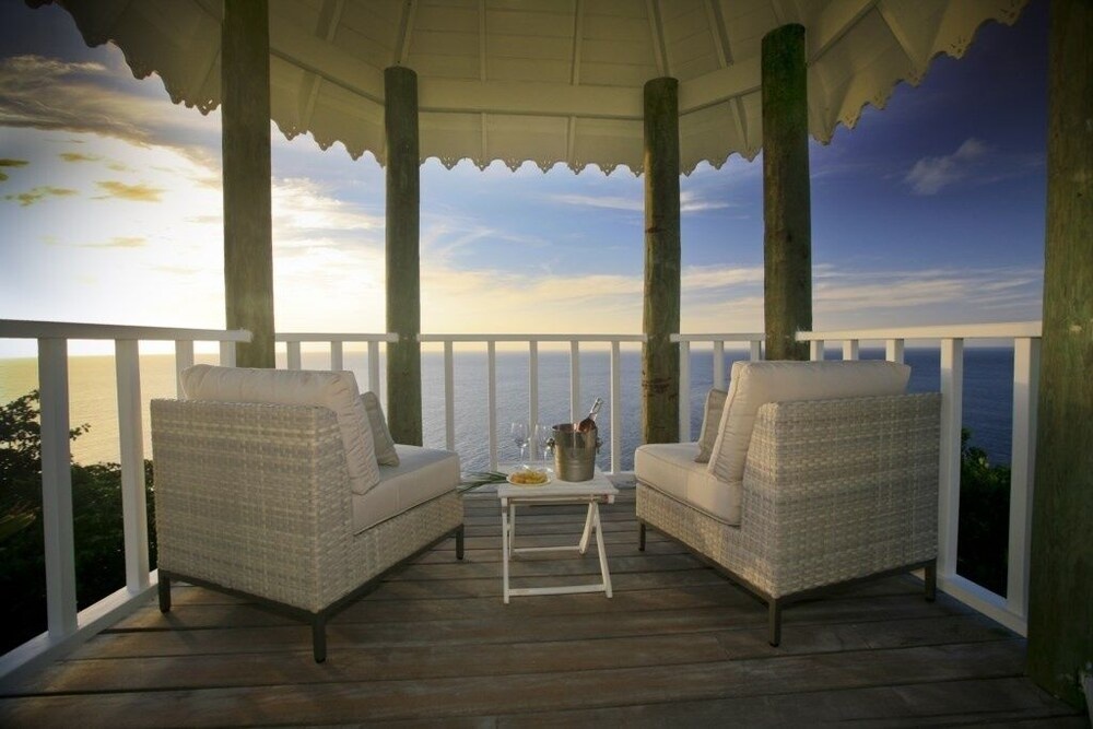 Beautiful cliffside 3 bedroom villa - Saline Reef 3 Villa by RedAwning