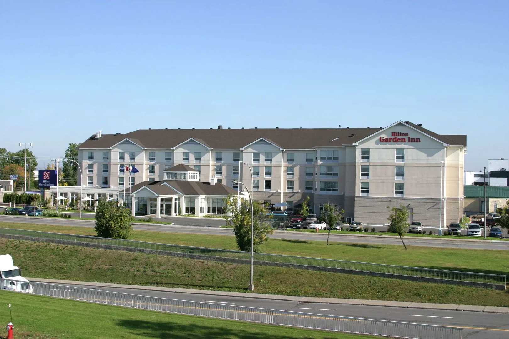 Photo - Hilton Garden Inn Montreal Airport