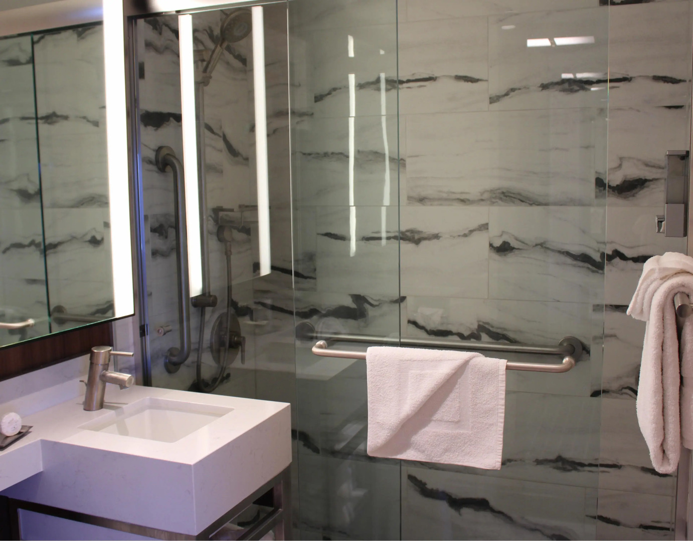 Photo - DOWNTOWN LAS VEGAS Beautiful Unit at 4 Queens Casino FREMONT