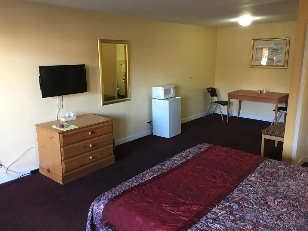 Photo - Midway Inn & Suites