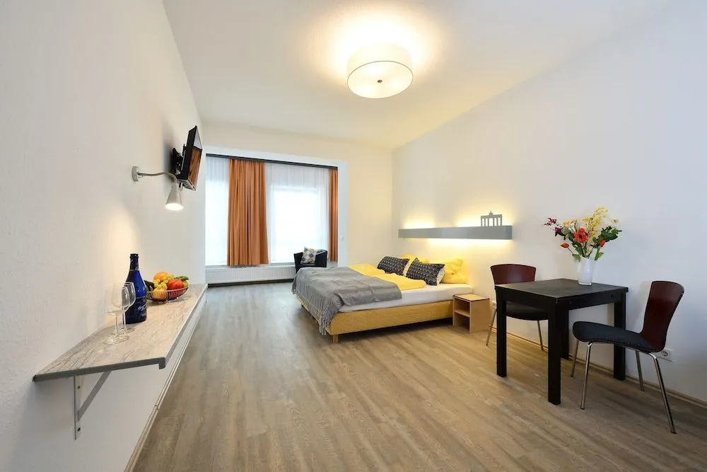Photo - Ford Apartment