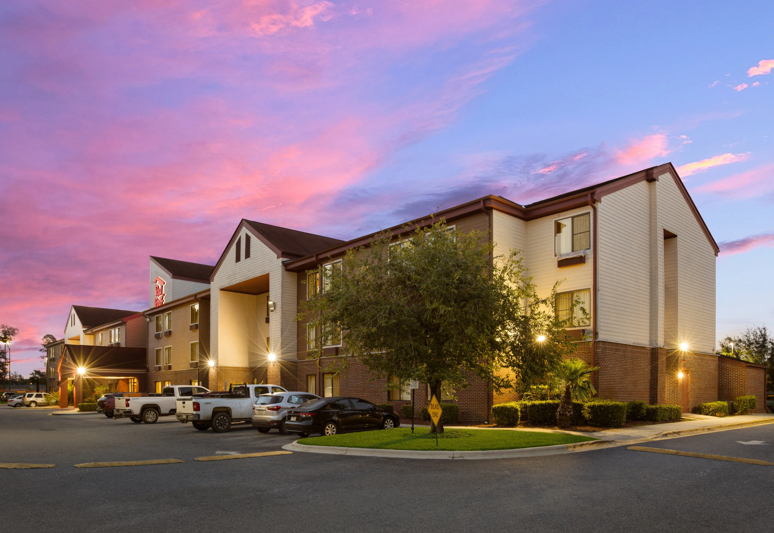 Photo - Red Roof Inn & Suites Savannah Airport