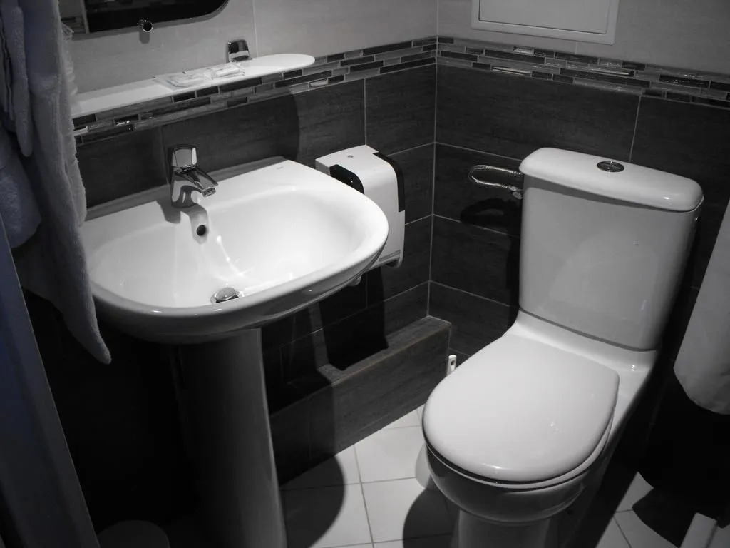 Photo - Hôtel De La Perdrix Rouge