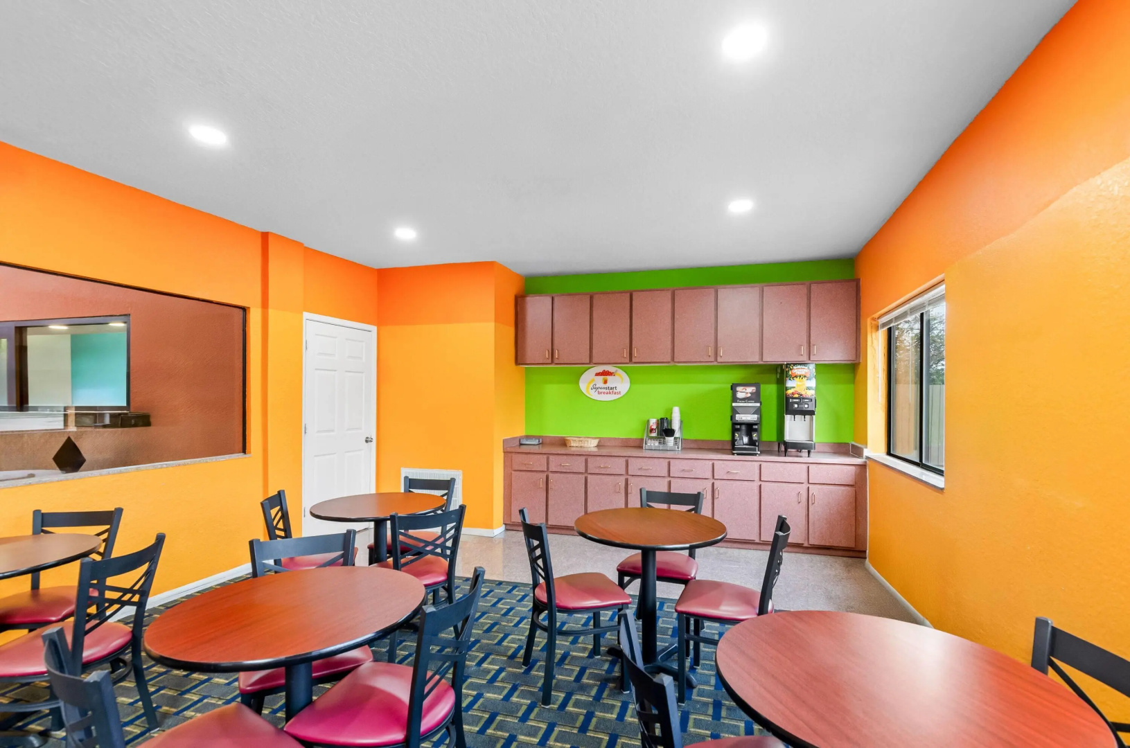 Photo - Super 8 by Wyndham Houston/Brookhollow NW