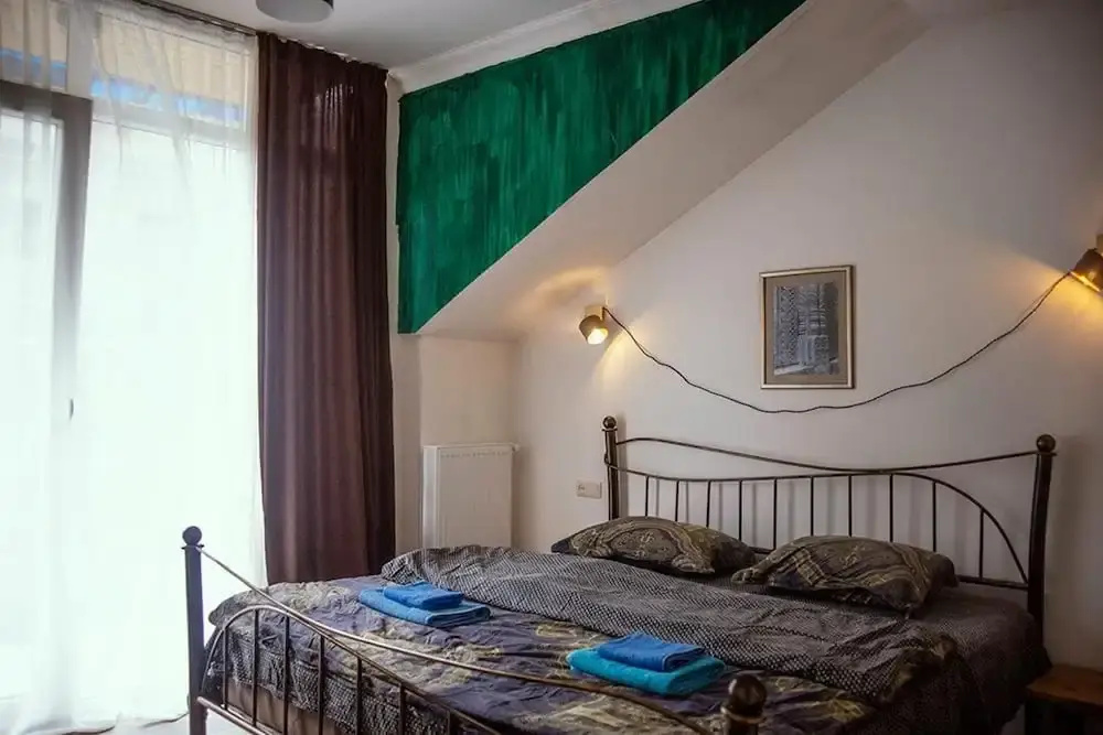 Photo - Korte Hotel Sleeps 14 with Courtyard