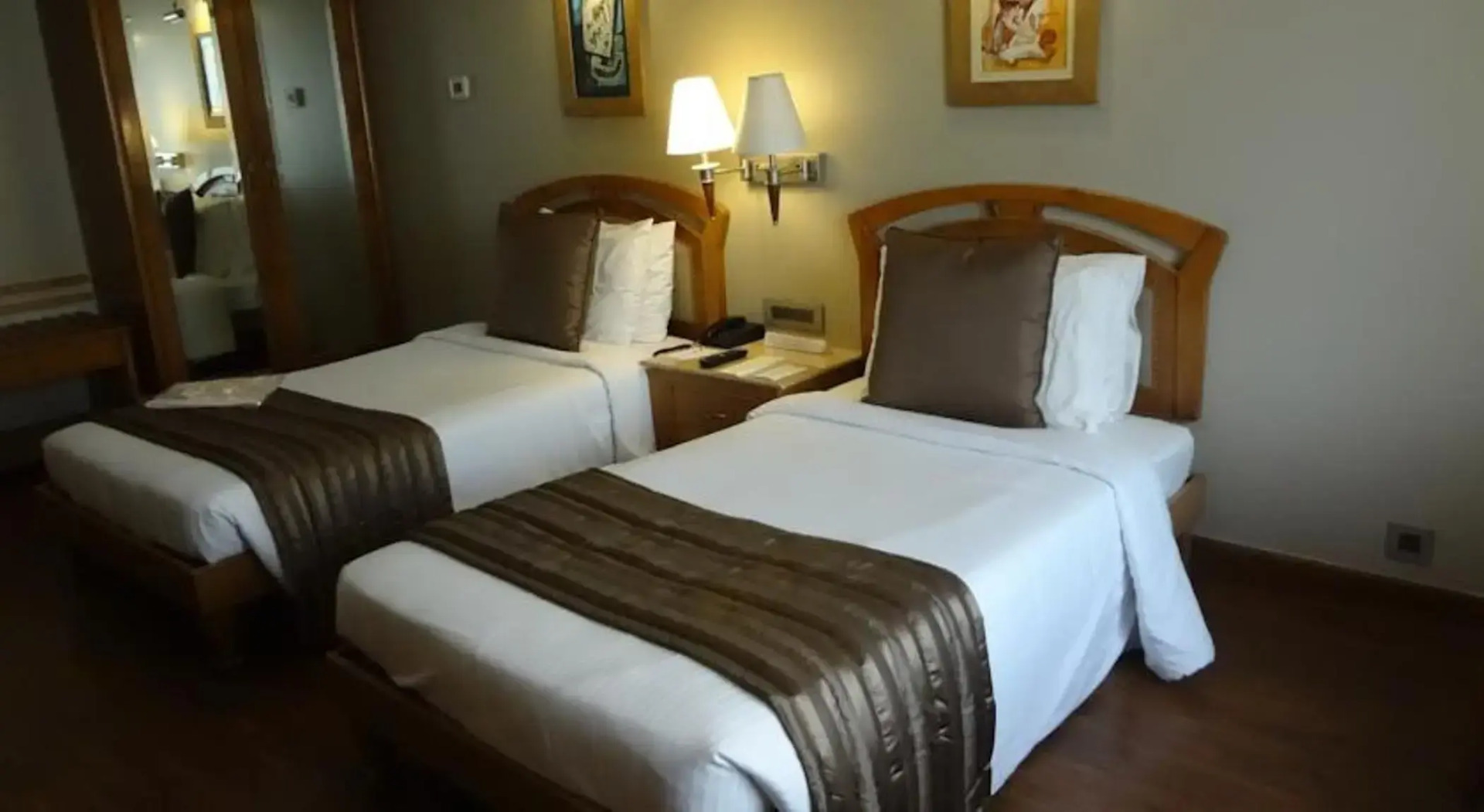 Photo - Sun-n-Sand Mumbai Juhu Beach