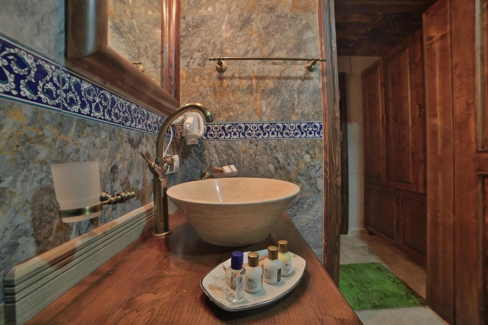 Foto - Caravanserai Inn Hotel