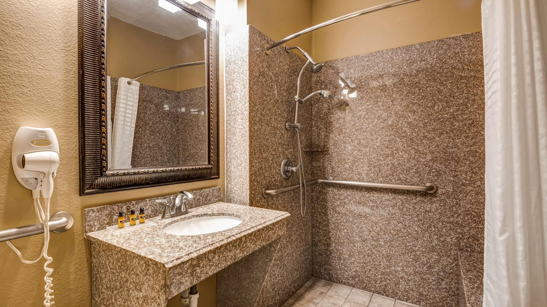 Photo - Best Western Plus Heritage Inn
